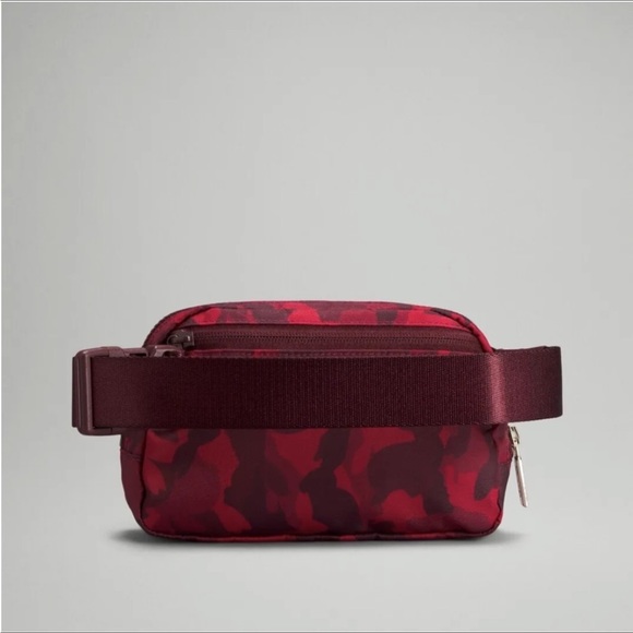 ‼️RARE LULULEMON RARE EXCLUSIVE LUNAR NEW YEAR BUNNY BELT BAG 1L NWT - Picture 8 of 9